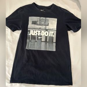 Nike t shirt men’s small non smoking/pet home men’s small good condition